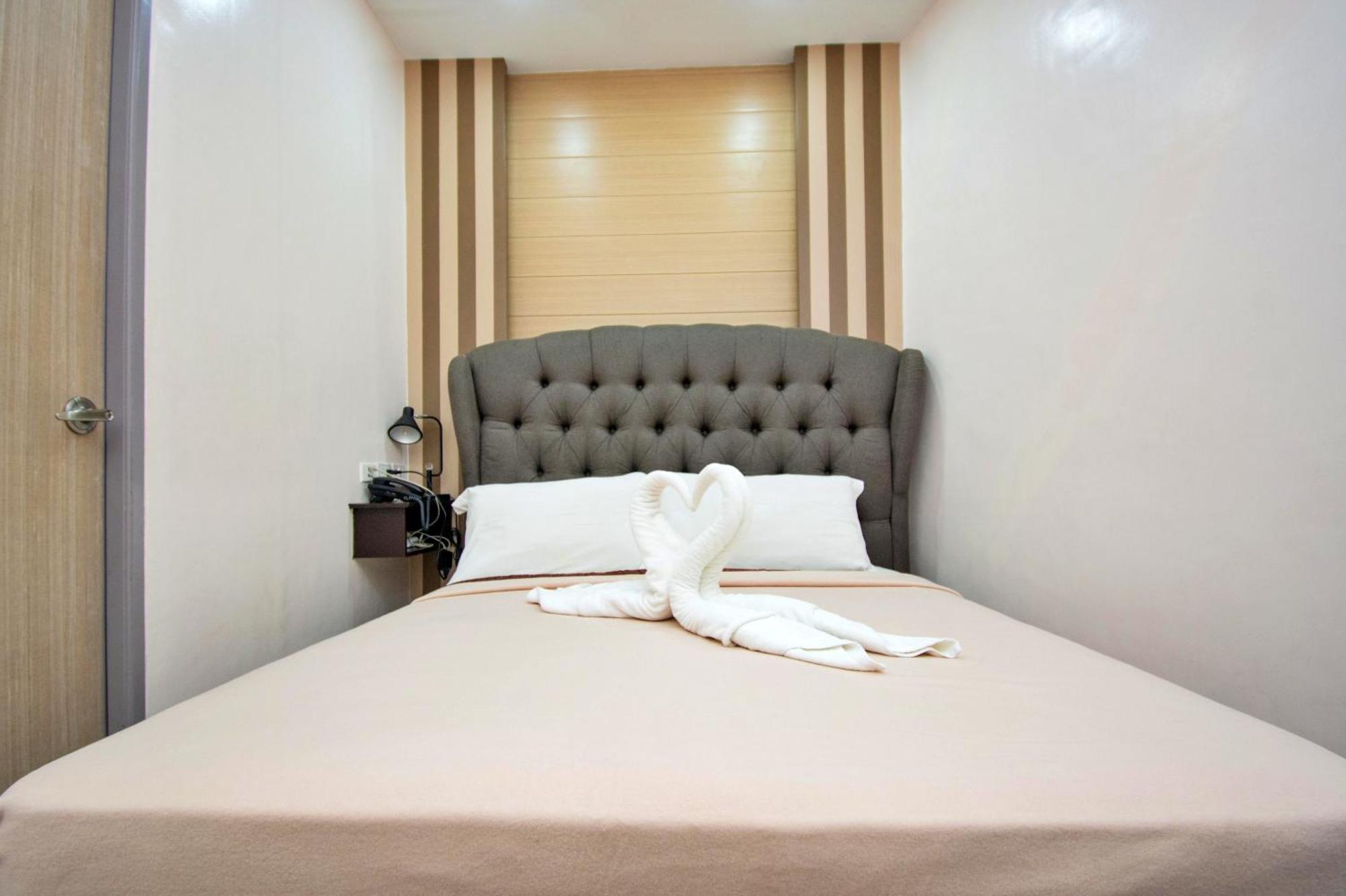 Emerald Island Hotel Balabag  Екстериор снимка