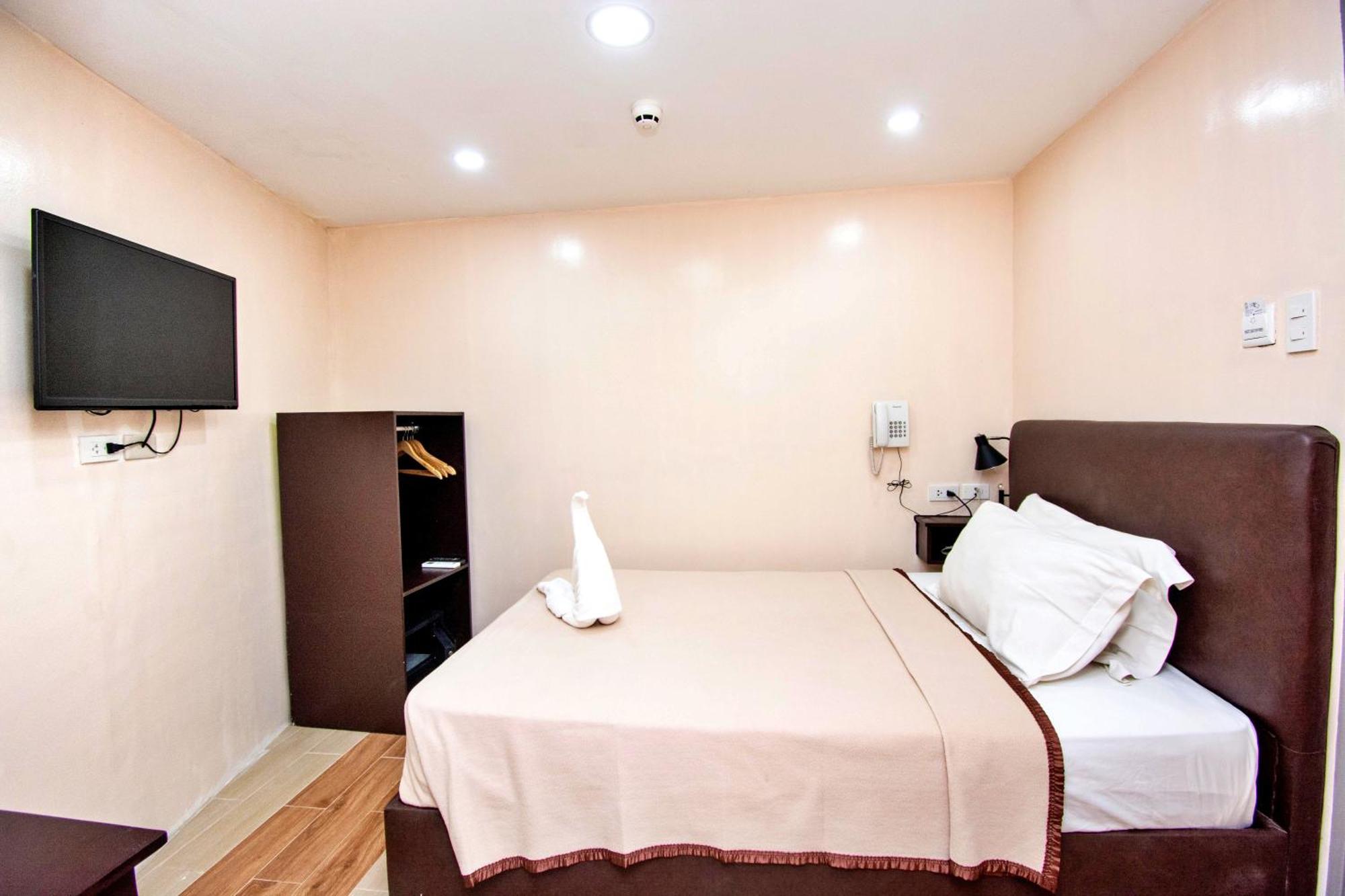Emerald Island Hotel Balabag  Екстериор снимка