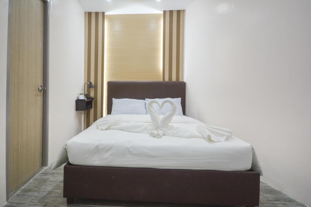 Emerald Island Hotel Balabag  Екстериор снимка